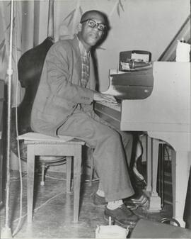 Willie Metcalf At the Piano